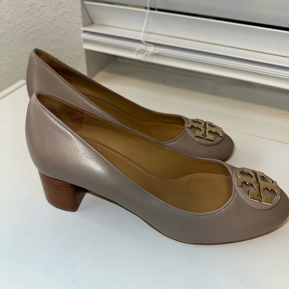 Tory Burch Chelsea Round Toe Block Heel - Picture 5 of 6
